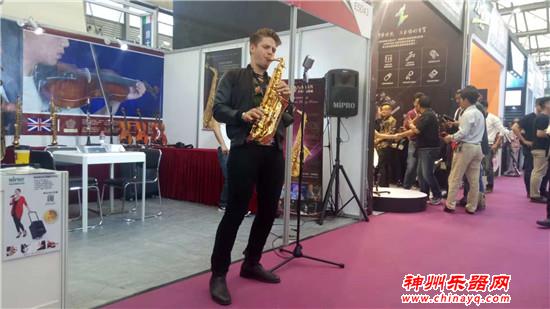 ANDIR展位热度不减 洽谈合作络绎不绝