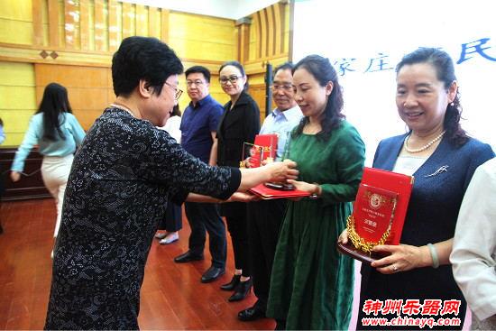 秦川音乐艺术学校王鹏香校长荣获“石家庄市民办教育首届名校长”称号