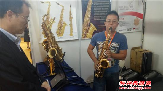 台湾黑肯萨克斯首次亮相大陆乐器展