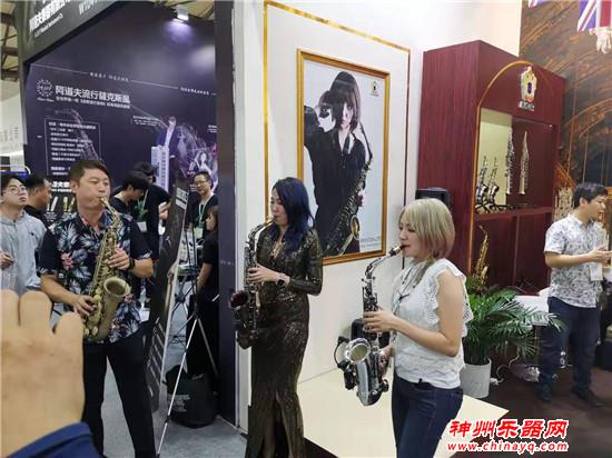 ANDIR(安迪尔)萨克斯登陆上海乐展 日本美女现场演绎引爆现场