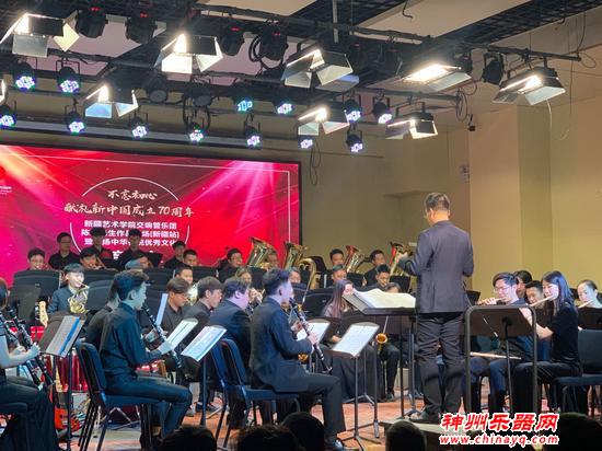 新疆举办陈黔作品专场音乐会 西洋乐器奏响中国风