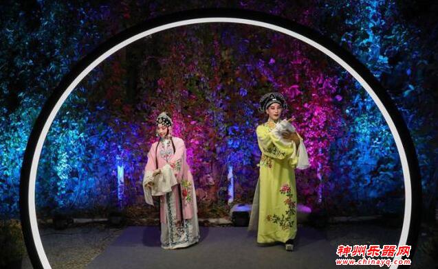 移步换景 沉浸体验……今晚的拈花湾，秀出了最动人的江南