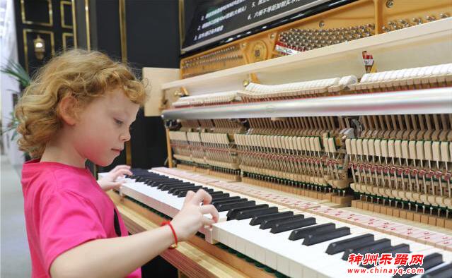 美国贝克尔钢琴首次登陆中国，上海乐器展大放光彩