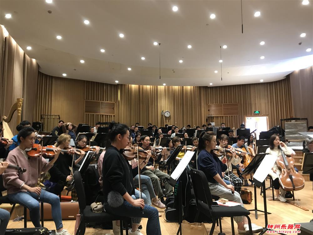 连着7天彻夜写作，龚天鹏海上“弄潮”