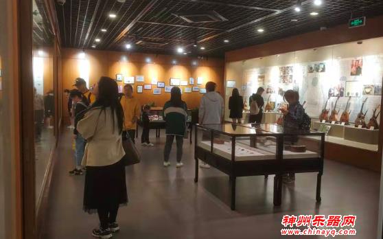 “声动四弦”尤克里里文化展开幕