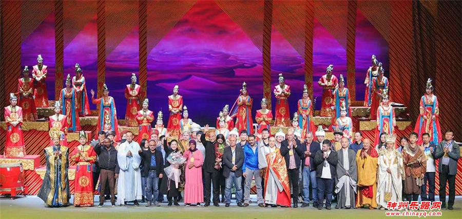 “一带一路”新闻合作联盟访学班成员观赏大型民族器乐剧《玄奘西行》