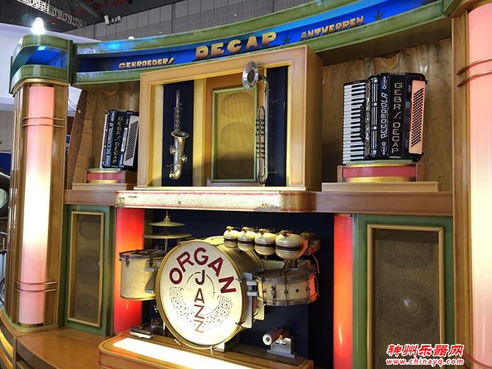 自动演奏的乐器效果堪比爵士乐队