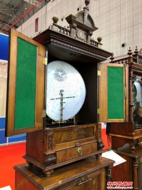 自动演奏的乐器效果堪比爵士乐队