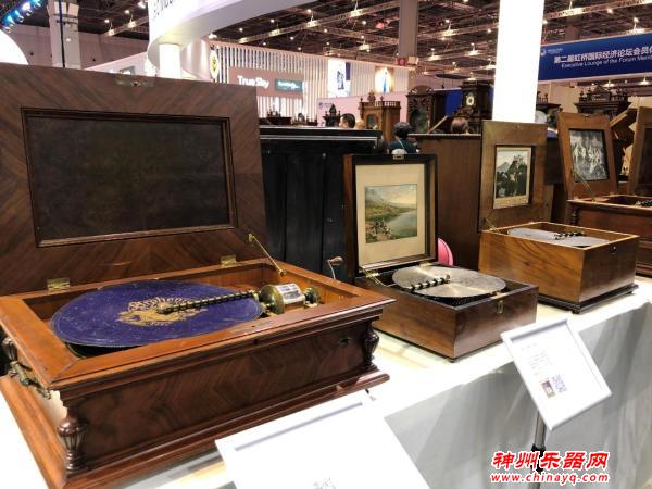 自动演奏的乐器效果堪比爵士乐队