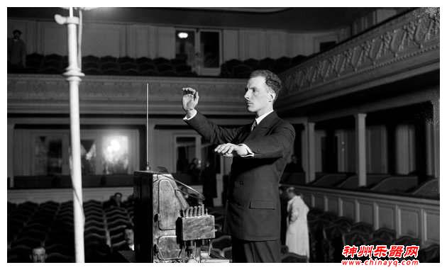 电子音乐虽然好听，但它能够发展至今和早期的电子乐器是不分开的