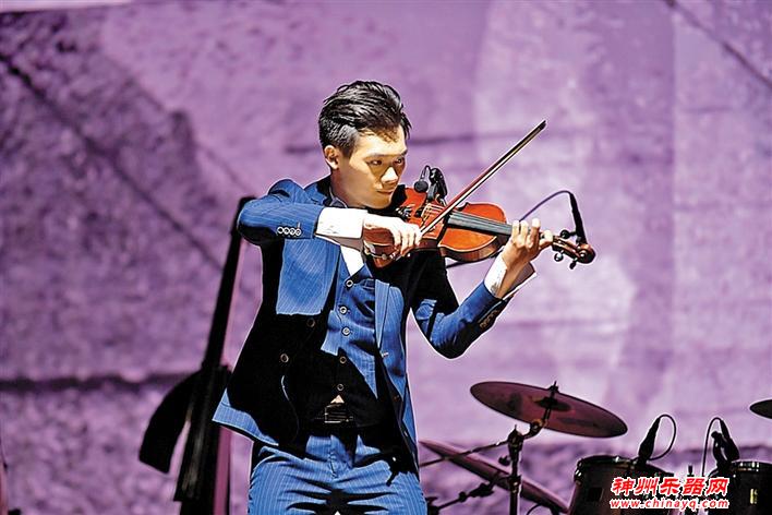 音乐使这个“节日”别具温情