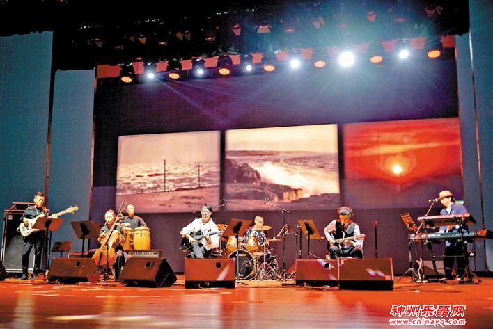 音乐使这个“节日”别具温情