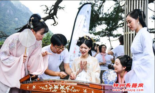 江西三清山上演“山巅音乐会” 演绎中国风