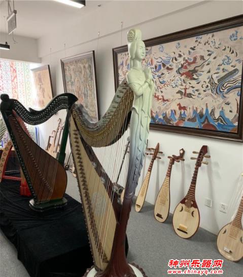 敦煌古乐器“飞”出莫高窟 重获新“声”