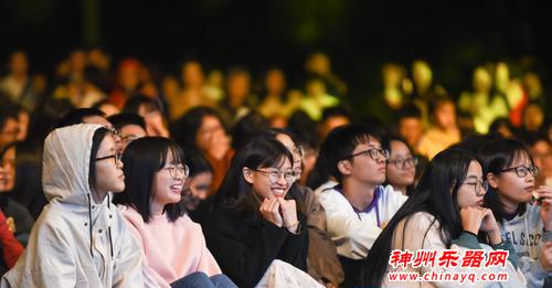 学院“演”“讲”交响乐
