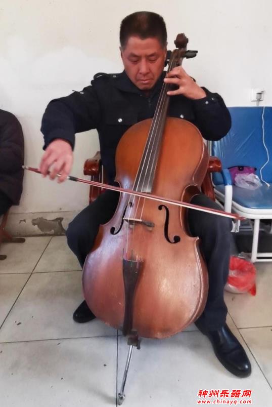 多种乐器顺手拈来，他的才艺是地理老师教的