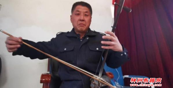 多种乐器顺手拈来，他的才艺是地理老师教的