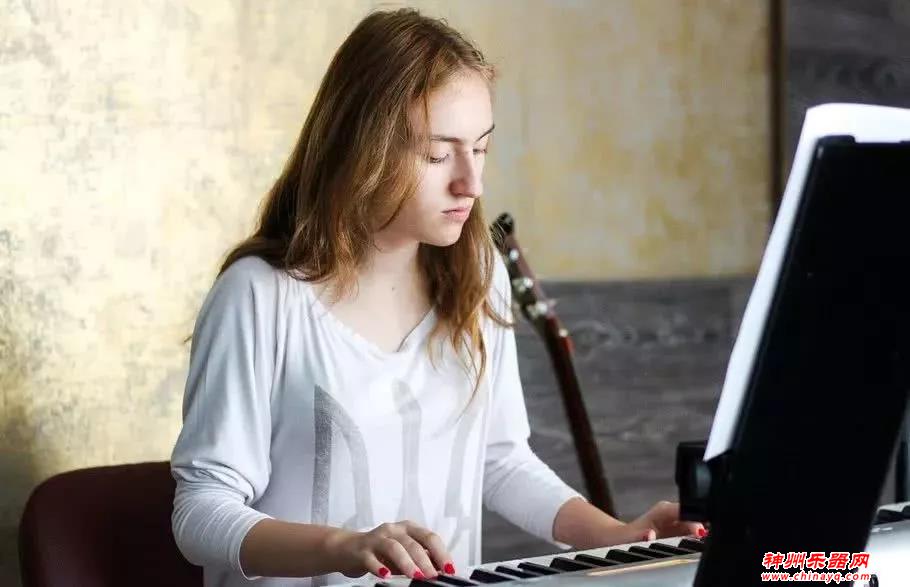 坚持学乐器若干年后，除了能考十级还有什么好处？