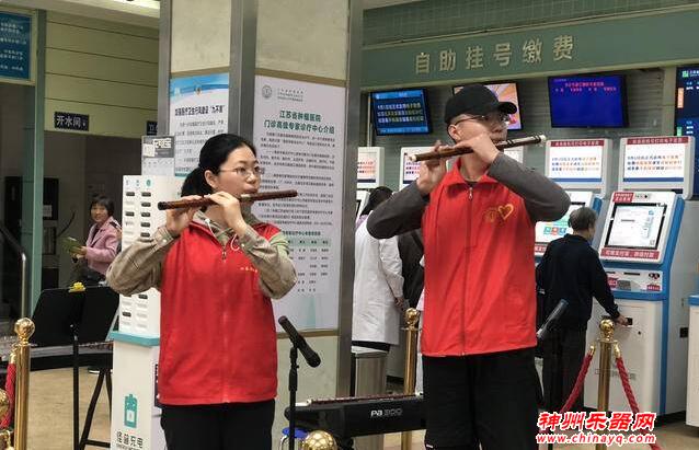 暖！南京有群大学生，每周都为肿瘤病患演奏音乐“疗伤”