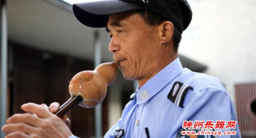 好厉害！江西赣州61岁保安会吹7种乐器