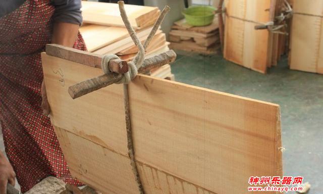 手工小提琴的制作流程，和我们想象中的不一样！
