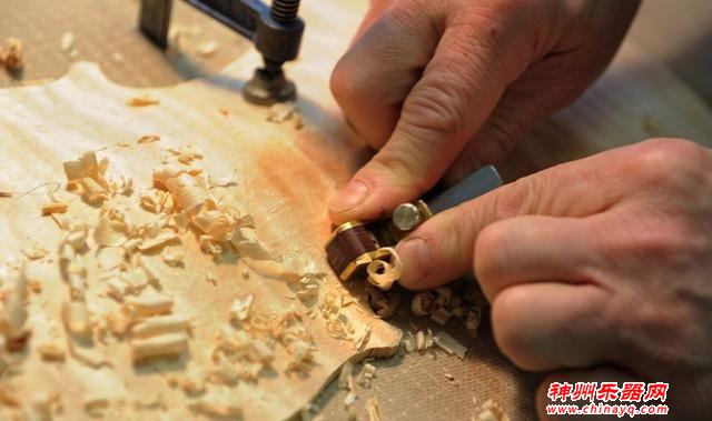 手工小提琴的制作流程，和我们想象中的不一样！