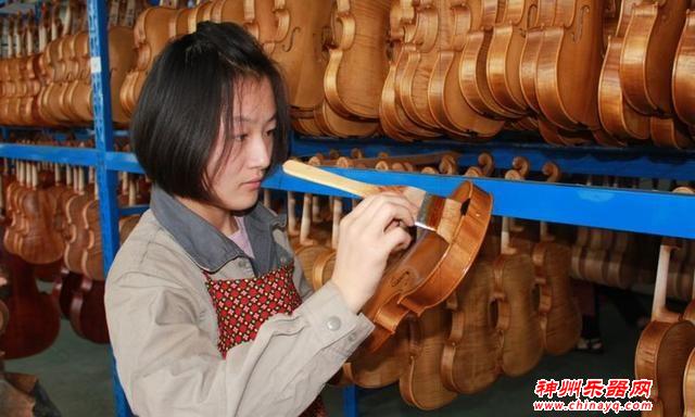 手工小提琴的制作流程，和我们想象中的不一样！