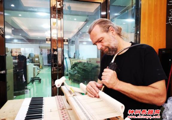国际著名钢琴设计建造大师凯沫林与重庆钢琴博物馆乐器精品城之缘