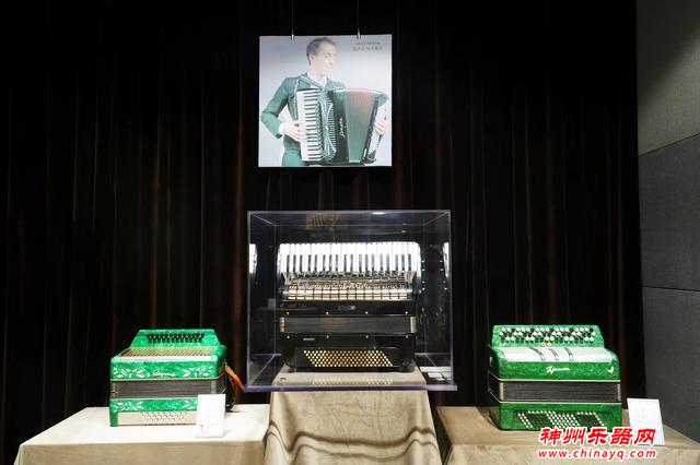 新疆最大的手风琴博物馆在塔城，爱好者专门来此参观