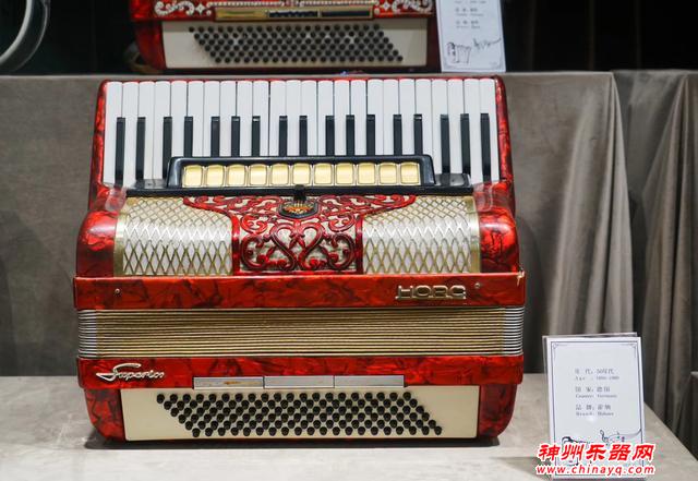 新疆最大的手风琴博物馆在塔城，爱好者专门来此参观