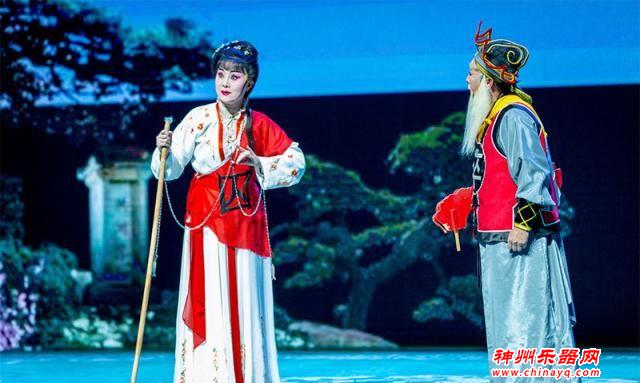 河南稀有剧种展演，“拉魂腔”柳琴戏受学子热捧