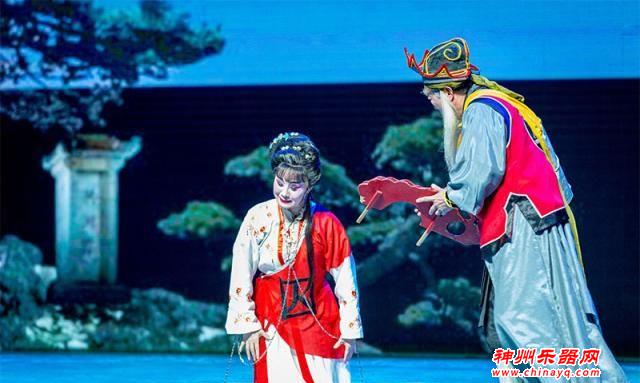 河南稀有剧种展演，“拉魂腔”柳琴戏受学子热捧