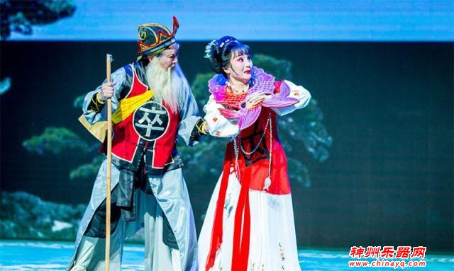 河南稀有剧种展演，“拉魂腔”柳琴戏受学子热捧