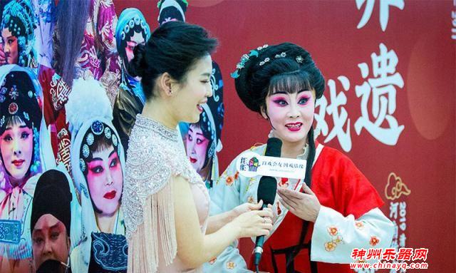 河南稀有剧种展演，“拉魂腔”柳琴戏受学子热捧