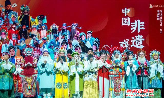 河南稀有剧种展演，“拉魂腔”柳琴戏受学子热捧