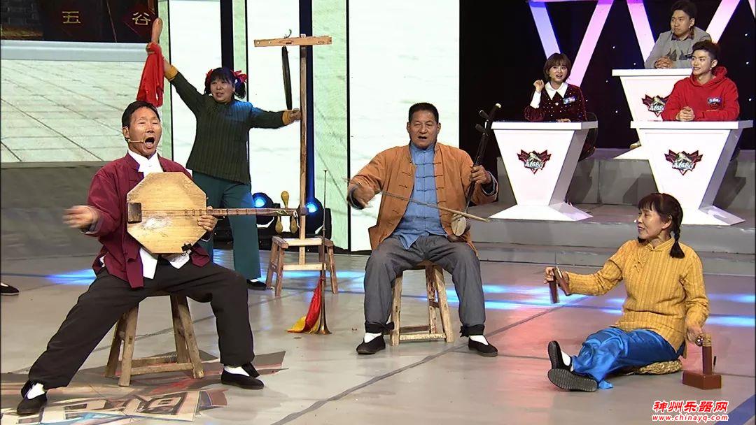 连木块，板凳都是乐器，他们用激情演奏了黄土高坡上“最早的摇滚”