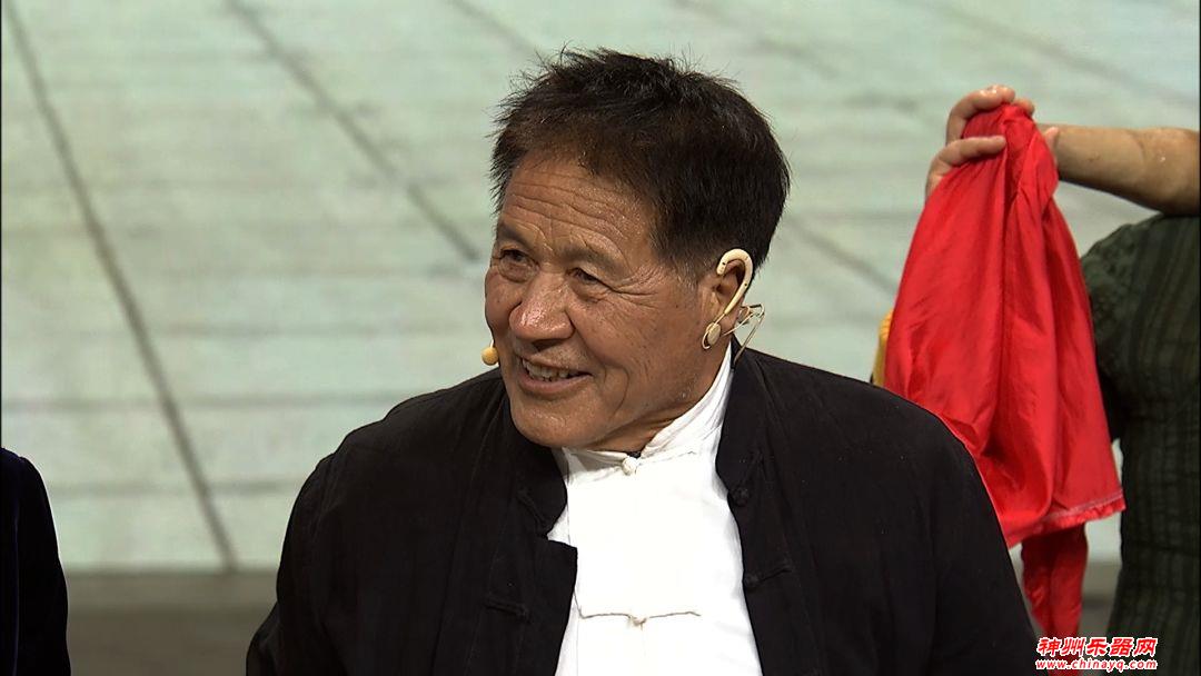 连木块，板凳都是乐器，他们用激情演奏了黄土高坡上“最早的摇滚”