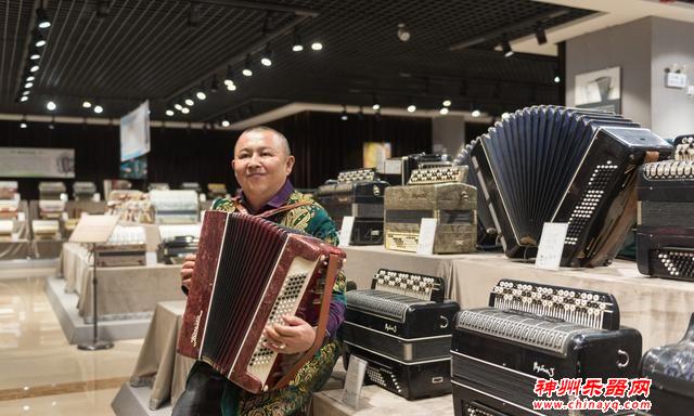 一座低调的手风琴之城，博物馆收藏一千多架手风琴