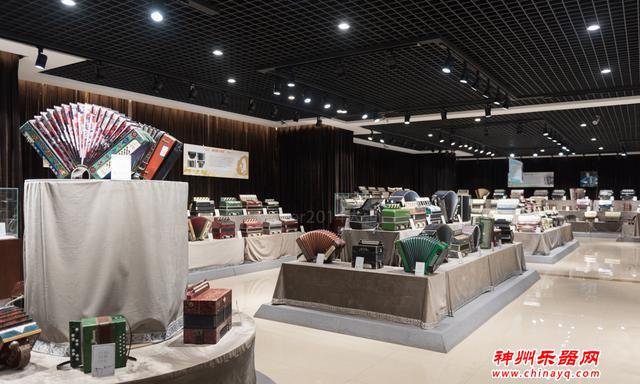 一座低调的手风琴之城，博物馆收藏一千多架手风琴