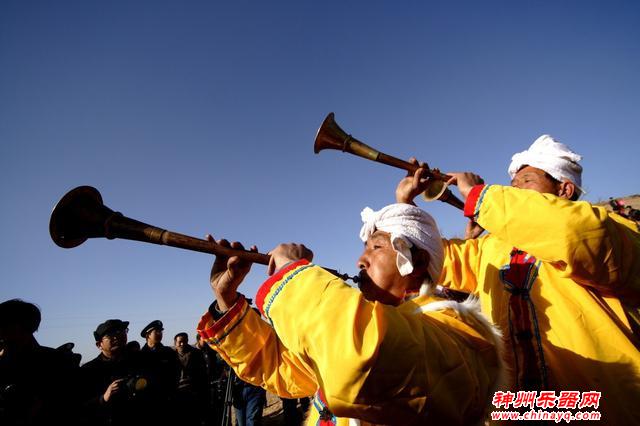 被称为“悲情乐器代表”的唢呐火遍年末，试问有什么能够盖过它？