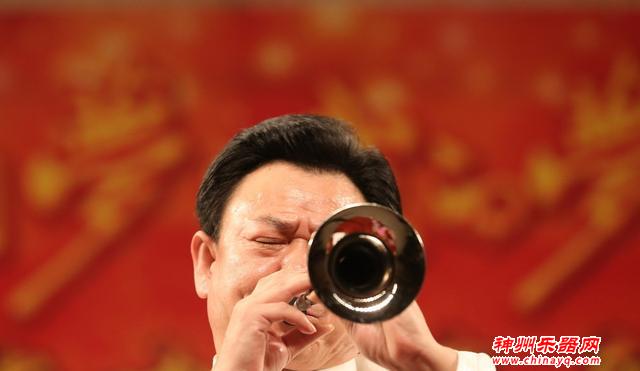 被称为“悲情乐器代表”的唢呐火遍年末，试问有什么能够盖过它？