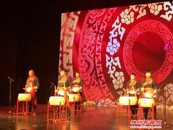 马兰花剧院一片欢声笑语 特殊儿童迎新音乐会精彩纷呈