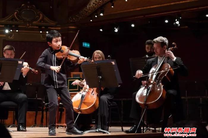 吕思清携年轻小提琴家同台演奏 助推古典音乐未来之星