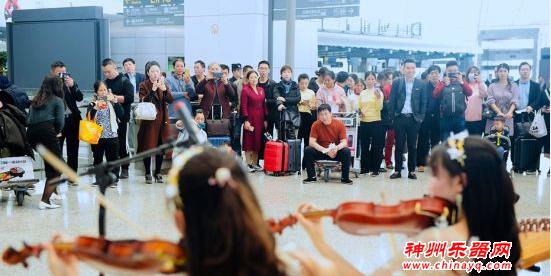 十二位“汉服仙子”奏响白云机场新年音乐会