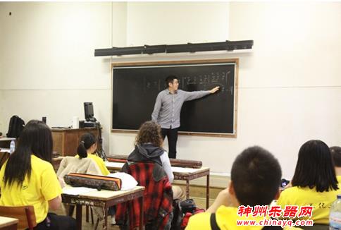 弘扬国风 民族乐器巴乌响彻中华文化大乐园里斯本营