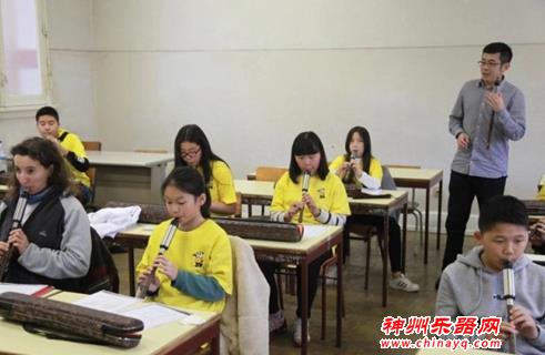 弘扬国风 民族乐器巴乌响彻中华文化大乐园里斯本营