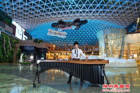 澳门演奏家乔峰安德鲁 音乐情牵《七子之歌》