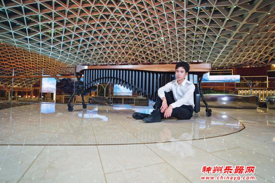 澳门演奏家乔峰安德鲁 音乐情牵《七子之歌》