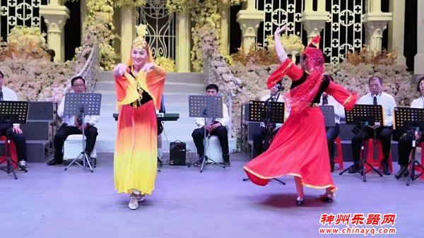 自办联欢会 秀出幸福晚年