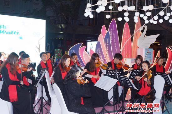 化龙桥街道举办新年音乐会 社区中外家庭共迎新年